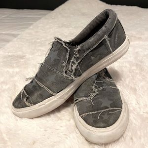 Super cute blowfish sneakers size 2